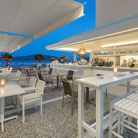 ホテル The Beachfront Adult Only 16 3*