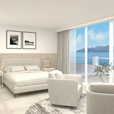 The Beachfront Adult Only 16 マルマリス