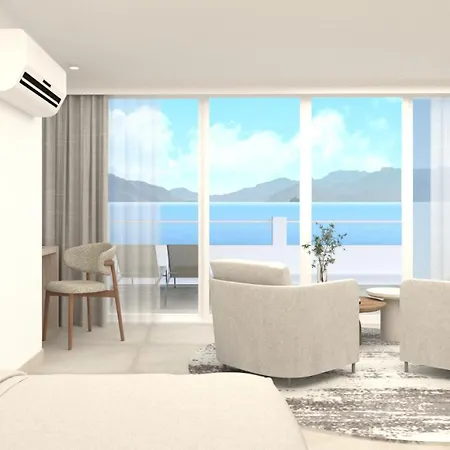 The Beachfront Adult Only 16 マルマリス
