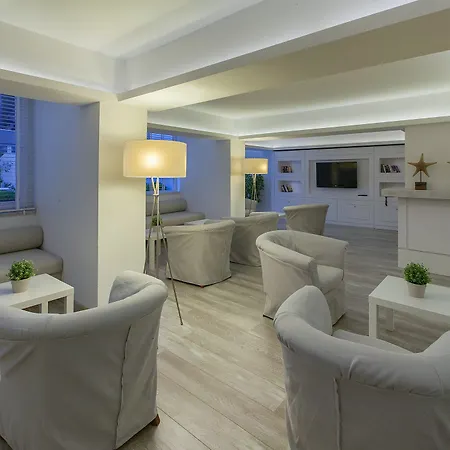 The Beachfront Adult Only 16 3* マルマリス