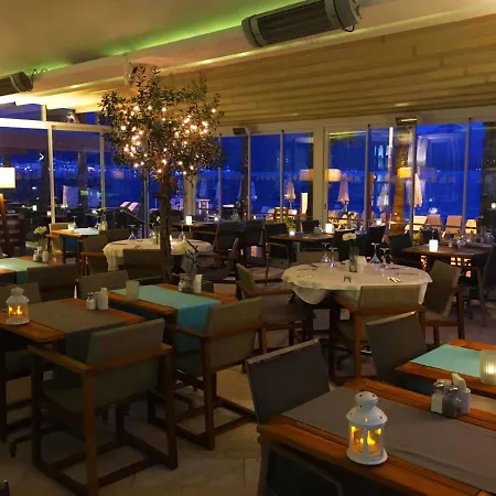 ホテル The Beachfront Adult Only 16 3*