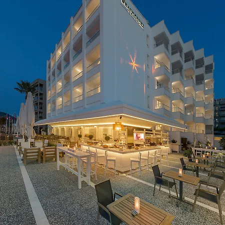 Hotel The Beachfront Adult Only 16